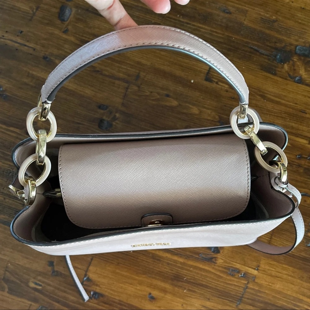 SOLD Michael Kors Crossbody - Picture 6 of 9